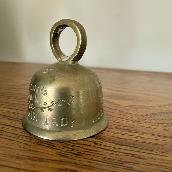 Vintage Small London Bridge Nursery Rhyme Etched Bell Small Missing Clapper - Picture 4 of 7
